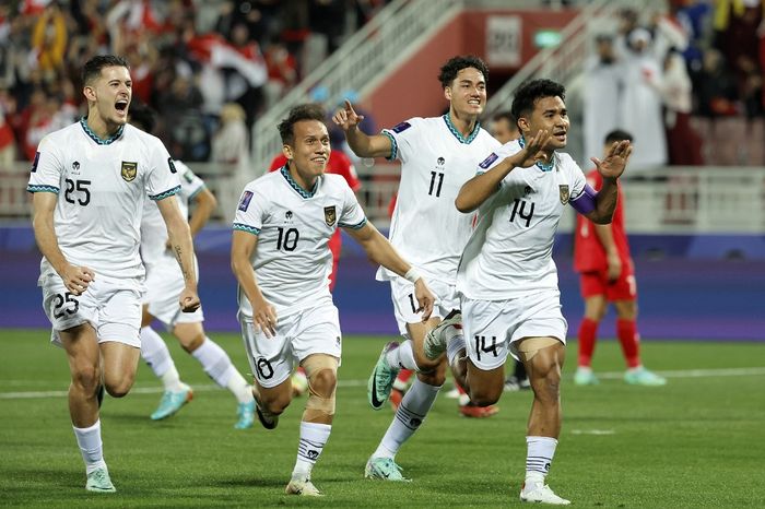 Timnas Indonesia saat merayakan gol ke gawang Vietnam pada duel Grup D Piala Asia 2023 di Doha (19/1/2024). Indonesia selevel dengan timnas Jepang dalam hal raihan poin di klasemen.