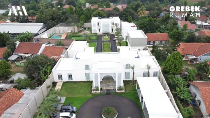 Rumah Ustaz Solmed dan April Jasmine