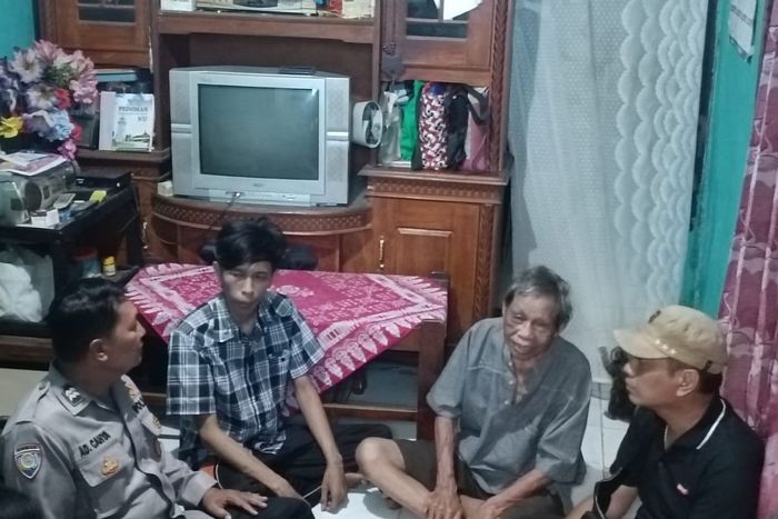Pihak Kepolisian mendatangi rumah JS