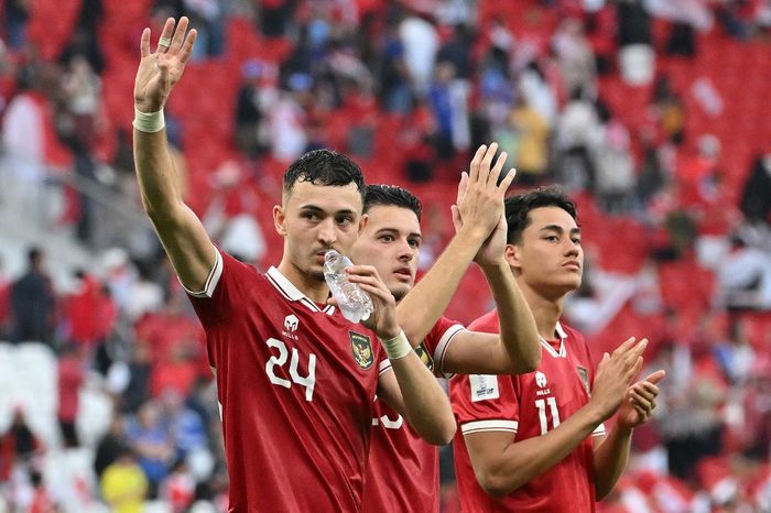 Ivan Jenner (24) dkk memberi apresiasi kepada suporter timnas Indonesia dalam pertandingan melawan Jepang di Piala Asia 2023 (24/1/2024).