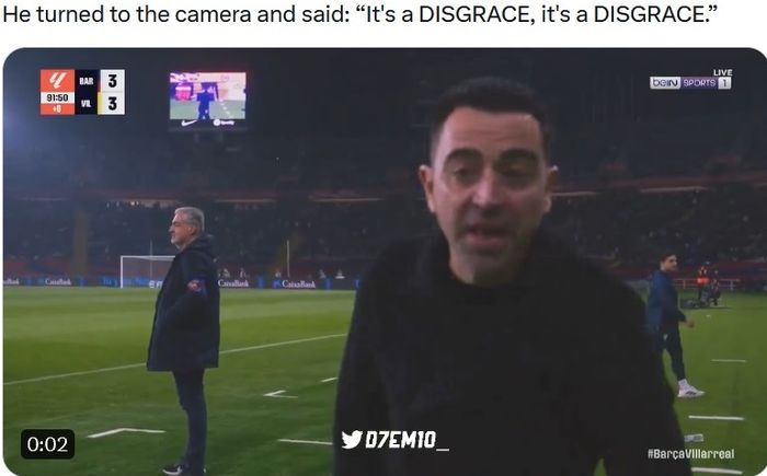 Xavi mengamuk ke kamera usai Barcelona tak mendapat penalti saat melawan Villarreal.