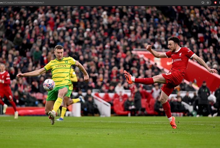 Diogo Jota mencetak gol untuk Liverpool ke gawang Norwich City pada putaran keempat Piala FA 2023-2024 di Stadion Anfield, Minggu (28/1/2024).