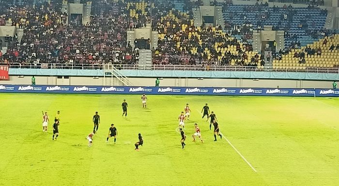 Duel Persis Solo vs Madura United pada laga tunda pekan ke-21 Liga 1 2023/2024 di Stadion Manahan, Surakarta, Selasa (30/1/2024).