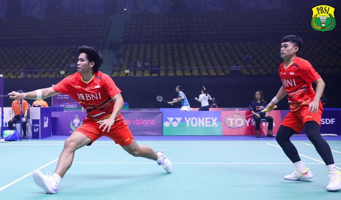 Ganda putra Indonesia, Daniel Marthin dan Leo Rolly Carnando, saat tampil pada babak kedua Thailand Masters 2024 di Bangkok, Thailand, 1 Februari 2024.