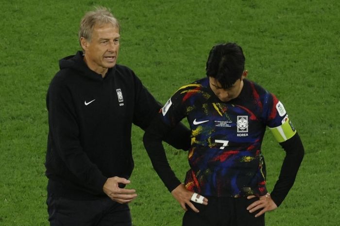Pelatih Timnas Korea Selatan, Juergen Klinsmann, tak bisa menutupi kekecewaannya usai timnya kalah dari Yordania di semifinal Piala Asia 2023.