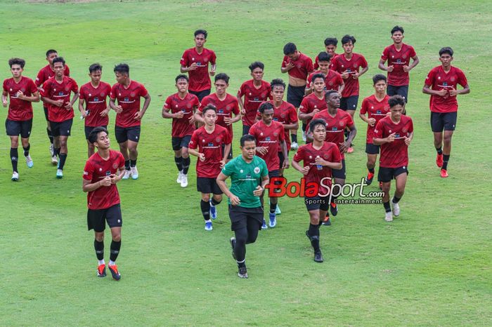 Skuat timnas U-20 Indonesia (skuad timnas U-20 Indonesia) sedang berlatih di Lapangan A, Senayan, Jakarta, Jumat (9/2/2024).
