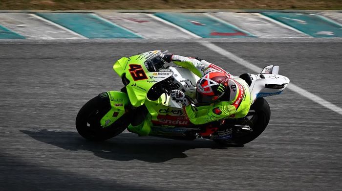 Aksi pembalap Pertamina VR46 Racing Team, Fabio Di Giannantonio pada tes pramusim MotoGP 2024