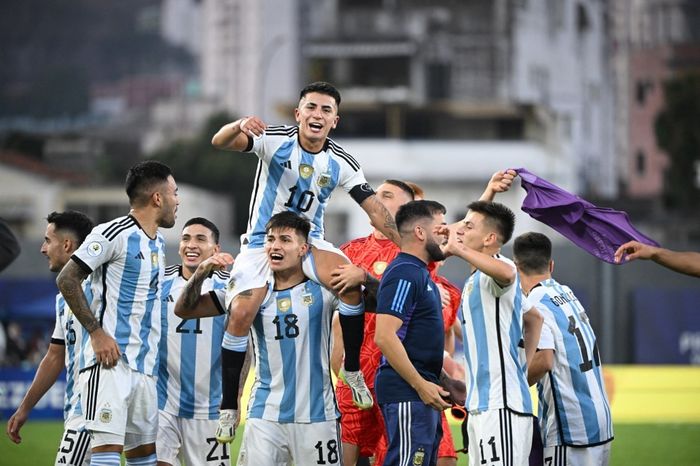 Adik-adik kelas Lionel Messi di timnas U-23 Argentina mengalahkan Brasil untuk lolos ke Olimpiade 2024 di Paris (11/2/2024).