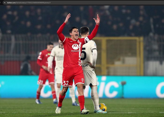 Matteo Pessina merayakan gol ke gawang Mike Maignan dalam laga Monza vs AC Milan di Stadion U-Power (18/2/2024).