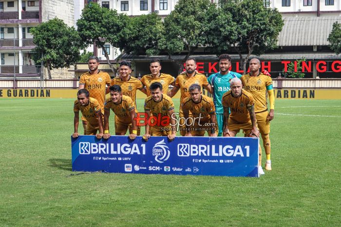 Skuat Bhayangkara FC (skuad Bhayangkara FC) sedang berfoto bersama di Stadion PTIK, Blok M, Jakarta, Kamis (22/2/2024).