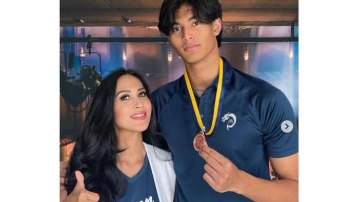 Diah Permatasari dan anaknya