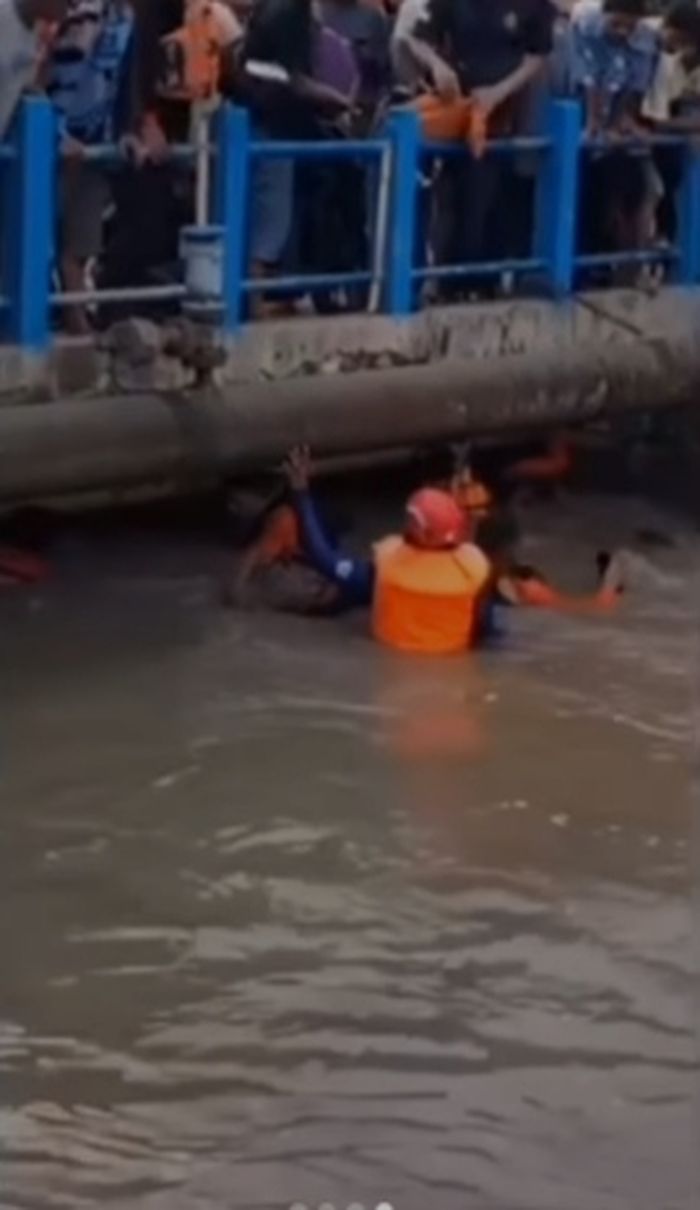 Bocah dikira tenggelam padahal nonton paling depan