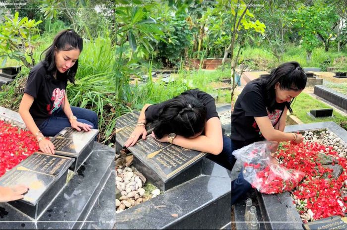 Nikita Mirzani tak kuasa menahan tangisnya saat berziarah ke makam kedua orang tuanya