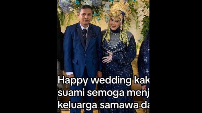 Pengantin wanita duduk sendirian di pelaminan, suami sibuk urus jenazah ibu. ()