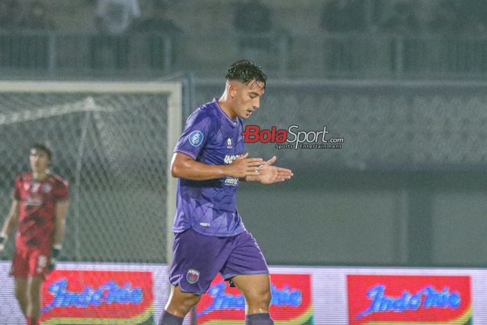 Jack Brown sedang melakukan selebrasi seusai mencetak gol dalam laga pekan ke-29 Liga 1 2023 antara Persita Tangerang versus Arema FC di Stadion Indomilk Arena, Tangerang, Banten, Rabu (13/3/2024) malam.