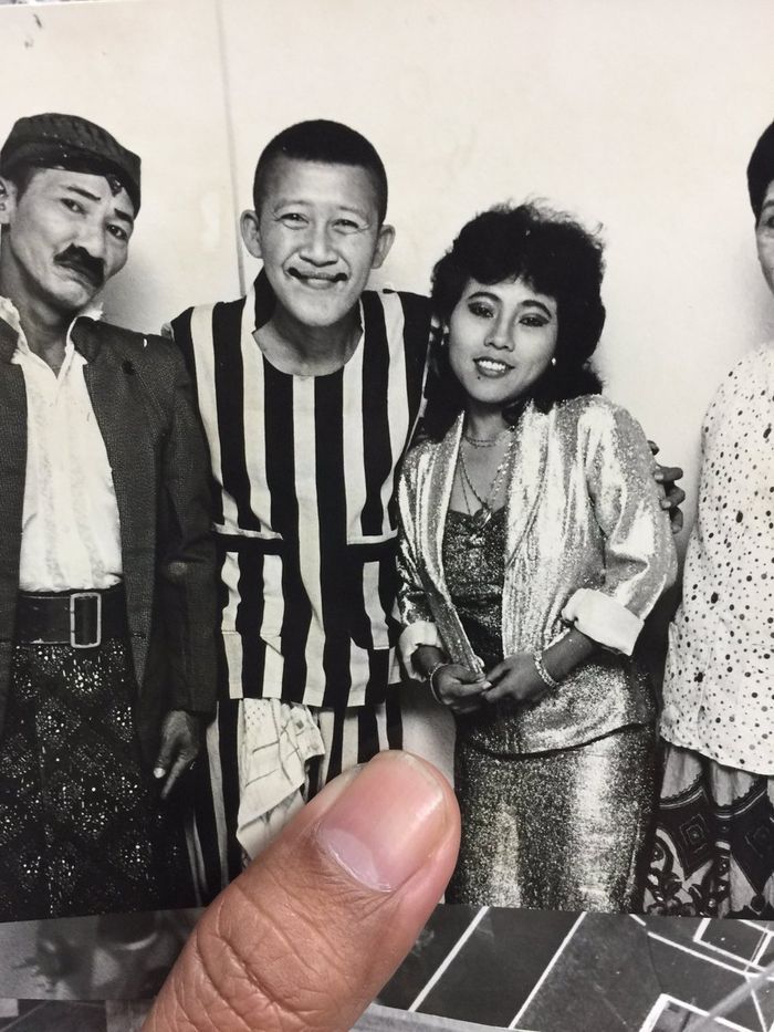 Twitter/arbainrambey
Nunung diapit anggota Srimulat