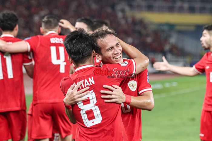 Egy Maulana Vikri dan Witan Sulaeman merayakan gol dalam laga Timnas Indonesia melawan Vietnam di Grup F Kualifikasi Piala Dunia 2026, Kamis (21/3/2024) di Jakarta.