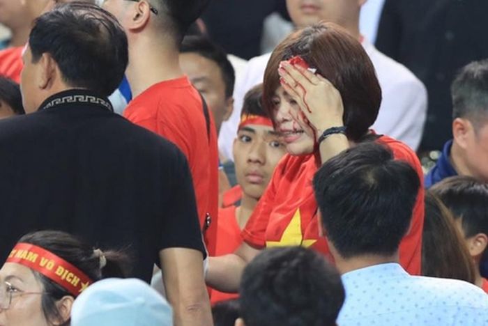 Kericuhan antar suporter sempat terjadi di laga Vietnam vs timnas Indonesia di Stadion My Dinh, Hanoi, Selasa (26/3/2024).