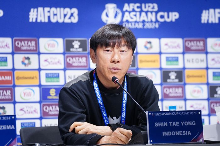 Pelatih timnas U-23 Indonesia, Shin Tae-yong saat konferensi pers sebelum Piala Asia U-23 2024, Minggu (14/4/2024)