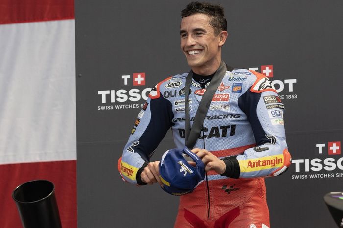 Pembalap Gresini, Marc Marquez, merayakan podium kedua sprint race MotoGP Americas 2024 di Circuit of The Americas (COTA), Sabtu (12/4/2024).