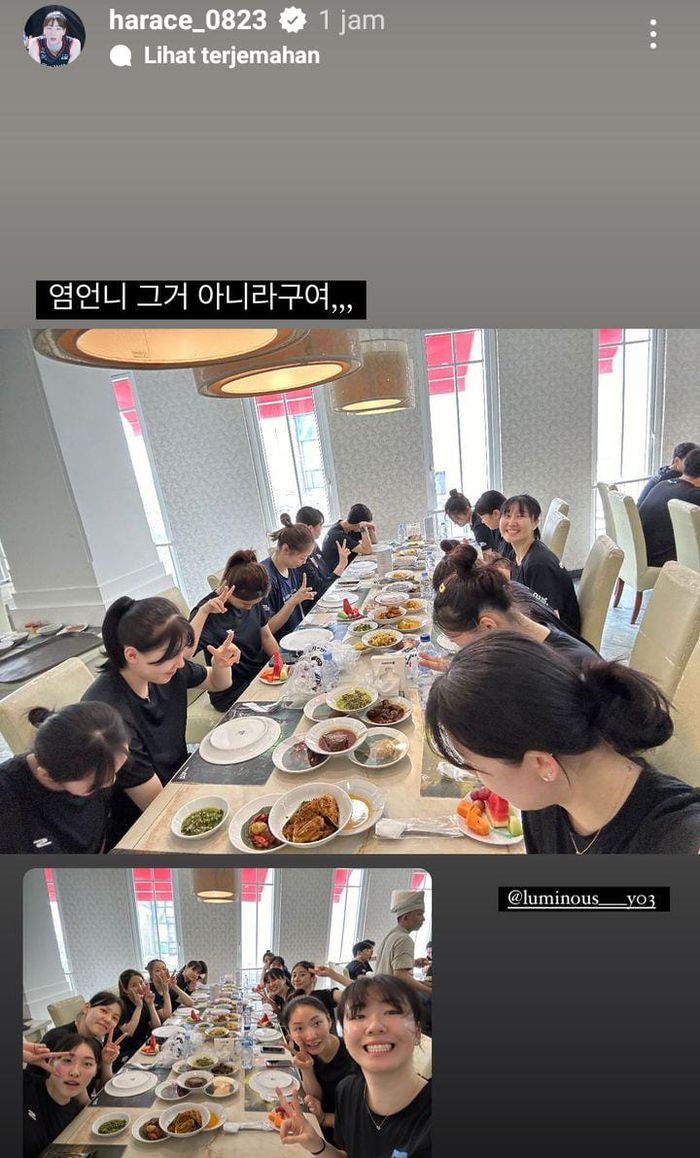 Unggahan dari akun media sosial milik middle blocker Daejeon JungKwanJang Red Sparks saat menyantap masakan-masakan Padang