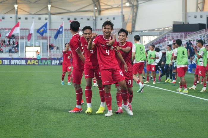 Pemain timnas U-23 Indonesia Komang Teguh merayakan golnya ke gawang Australia di Piala Asia U-23 2024