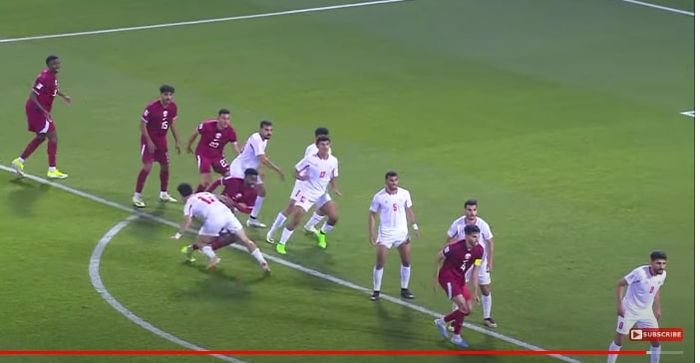 Momen pelanggaran pemain Qatar terhadap awak Yordania yang mendahului proses gol timnas U-23 Qatar di matchday 2 Grup A Piala Asia U-23 2024.