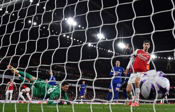 Gol kedua Ben White saat Arsenal mengalahkan Chelsea 5-0 di Liga Inggris, Rabu (23/4/2024) di Emirates Stadium.