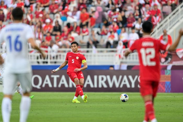 Aksi Rizky Ridho saat Timnas U-23 Indonesia harus mengakui keunggulan Uzbekistan 0-2 dalam semifinal Piala Asia U-23 2024, Senin (29/4/2024).