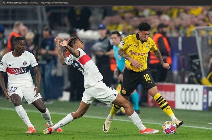 Winger pinjaman Man United, Jadon Sancho, tampil gemilang saat Borussia Dortmund menang 1-0 atas PSG pada leg pertama semifinal Liga Champions 2023-2024, Rabu (1/4/2024) atau Kamis dini hari WIB.