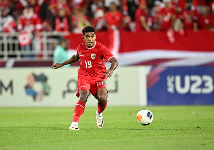 Aksi Jeam Kelly Sroyer saat timnas U-23 Indonesia melawan Irak pada duel perebutan tempat ketiga Piala Asia U-23 2024 di Doha (2/5/2024).
