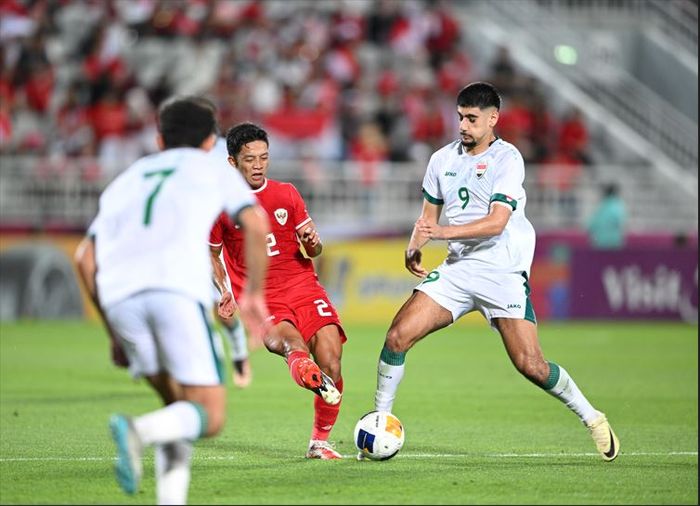 Aksi Ilham Rio Fahmi saat timnas U-23 Indonesia melawan Irak pada duel perebutan tempat ketiga Piala Asia U-23 2024 di Doha (2/5/2024).