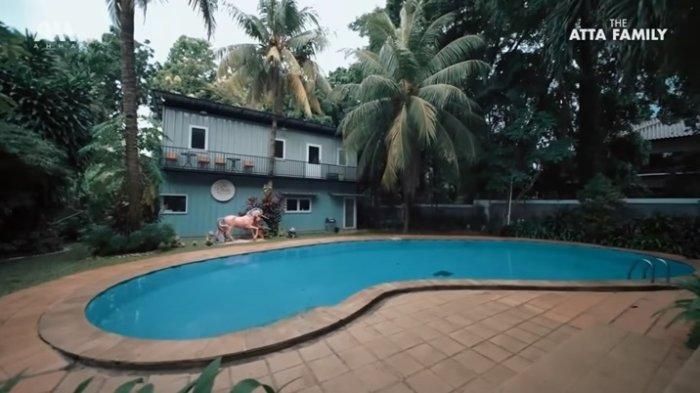 Kolam renang di rumah mewah Ruben Onsu dan Sarwendah.