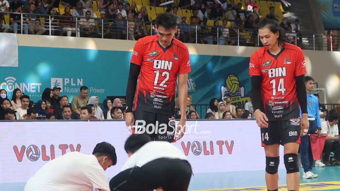 Rivan Nurmulki dan Farhan Halim saat memperkuat Jakarta STIN BIN dalam pertandingan menghadapi Palembang Bank Sumsel Babel untuk putaran pertama Proliga 2024 di GOR Jatidiri, Semarang, Jawa Tengah, 4 Mei 2024.