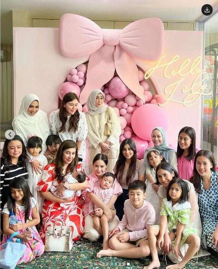 Momen aqiqahan Baby Lily