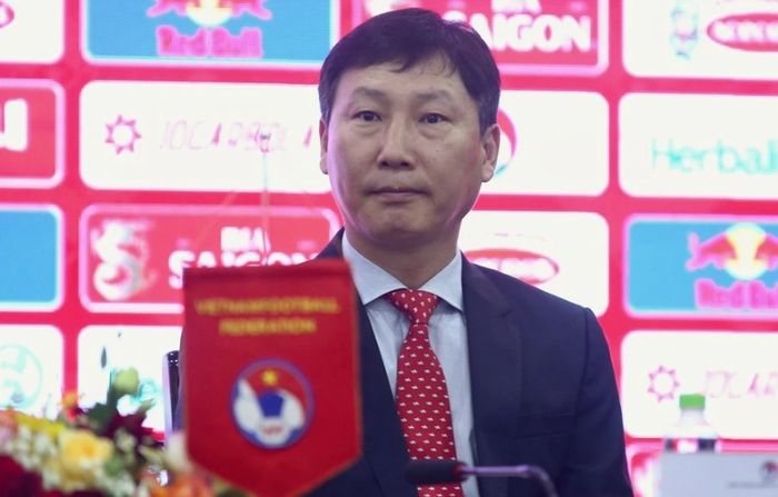 Federasi Sepak Bola Vietnam (VFF) resmi memperkenalkan pelatih asal Korea Selatan, Kim Sang-sik ke hadapan publik, Senin (6/5/2024).