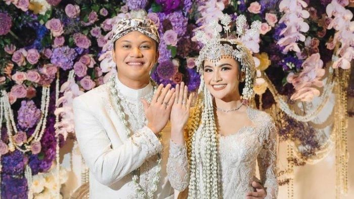 Momen akad nikah Rizky Febian dan Mahalini gunakan adat Sunda dan Bali.