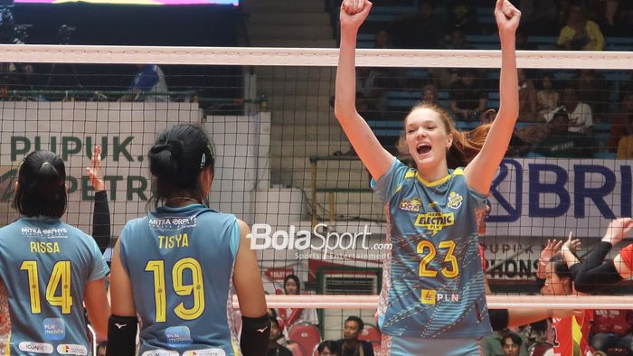 Outside hitter Jakarta Electric PLN, Marina Markova (paling kanan), saat tampil dalam pertandingan menghadapi Jakarta Pertamina Enduro pada putaran kedua Proliga 2024 di GOR Tri Dharma, Gresik, Jawa Timur, 18 Mei 2024. 