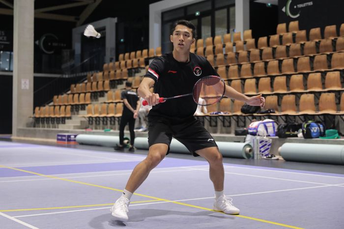 Tunggal putra Indonesia, Jonatan Christie sedang menjalani pemusatan latihan di Chambly, Prancis menghadapi Olimpiade Paris 2024, Selasa (16/7/2024)