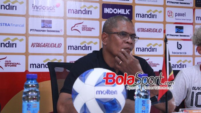 Pelatih Eduardo Pereira saat menghadari press conference setelah pertandingan antara Timur Leste U-19 vs Kamboja U-19 di Stadion Gelora Bung Tomo, Surabaya, Jawa Timur, Rabu (17/7/2024).