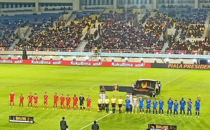 Suasana laga final Piala Presiden 2024 antara Borneo FC Vs Arema FC di Stadion Manahan, Surakarta, Minggu (4/8/2024).