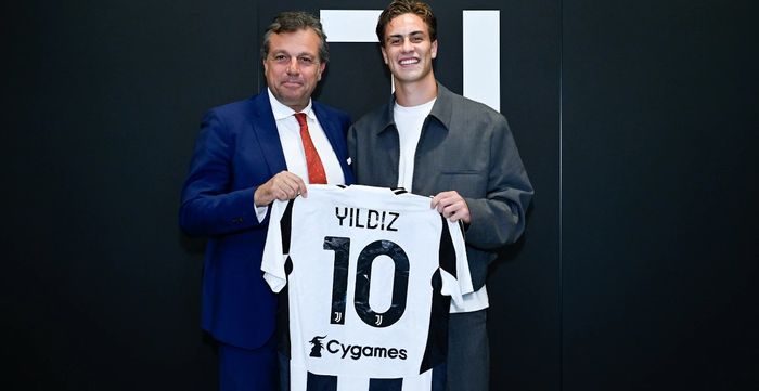 Wonderkid Juventus, Kenan Yildiz, mendapatkan seragam bernomor punggung 10 setelah dia memperpanjang kontraknya sampai 30 Juni 2029.