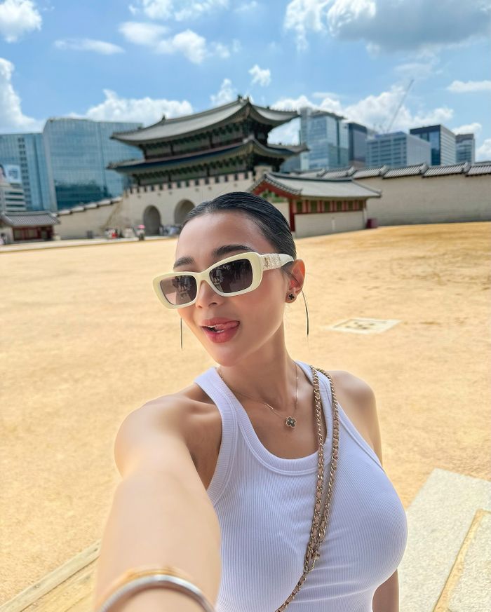 Intip Rok Mini Intip Gaya Liburan Seksi Wika Salim Kenakan Crop Top dan Rok Mini di ...