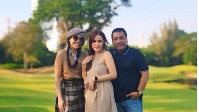 Jessica Wongso main golf bareng tim kuasa hukumnya. 