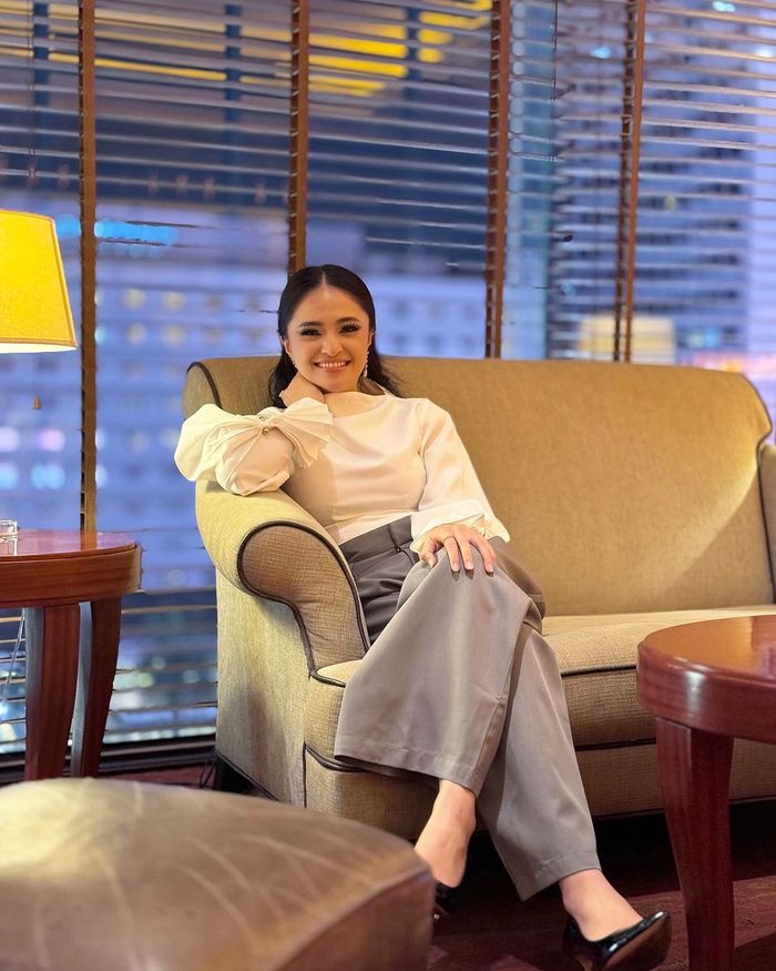 OOTD Marshanda kenakan outfit brand lokal.