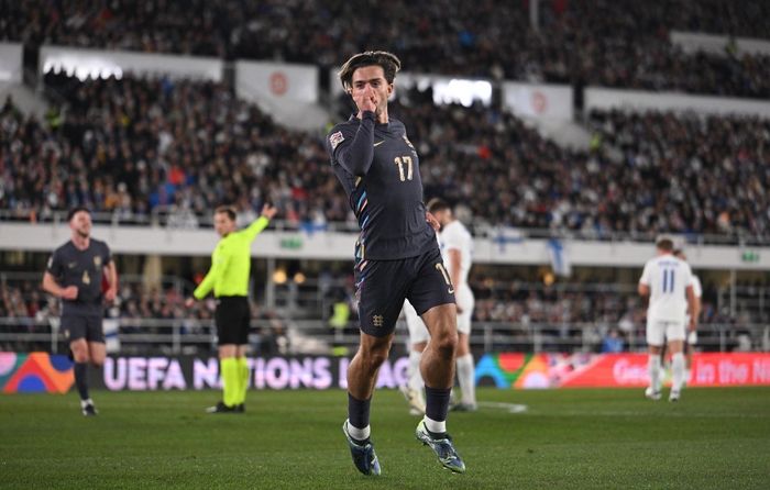 Winger Timnas Inggris, Jack Grealish, mencetak gol ke gawang Finlandia dalam ajang UEFA Nations League 2024-2025 di Helsinki Olympic Stadium, Minggu (13/10/2024).