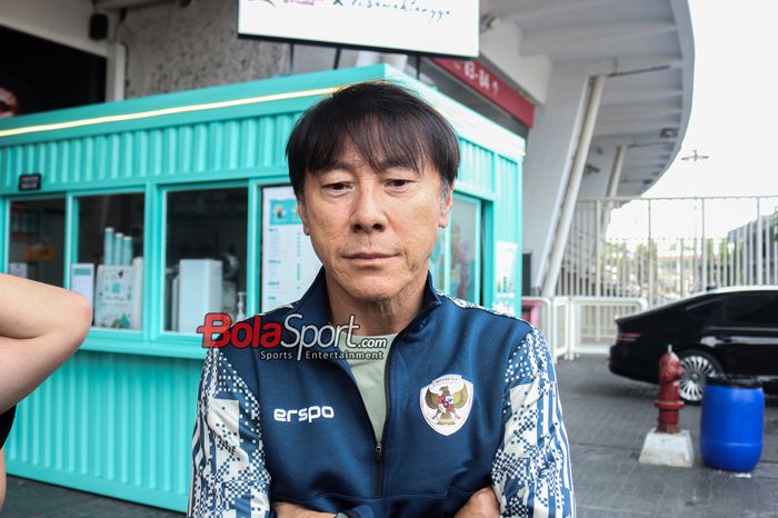 Pelatih timnas Indonesia, Shin Tae-yong, saat memberikan keterangan kepada awak media di Stadion Utama Gelora Bung Karno, Senayan, Jakarta, Kamis (17/10/2024) siang.