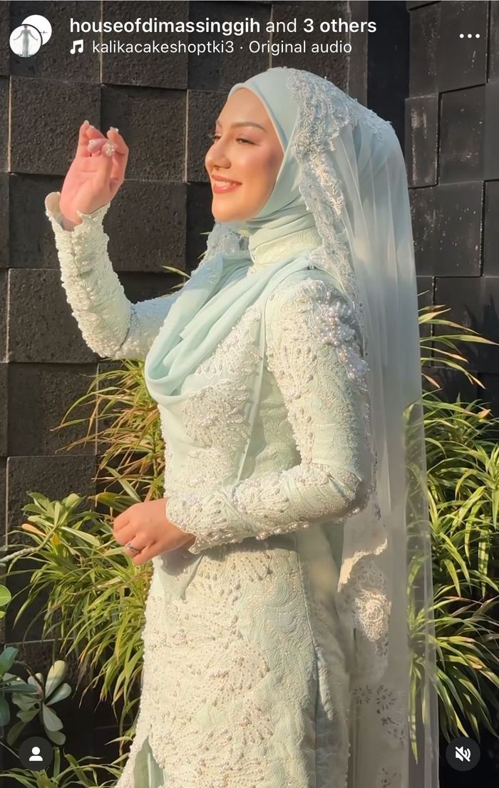 Kebaya pernikahan Irish Bella.