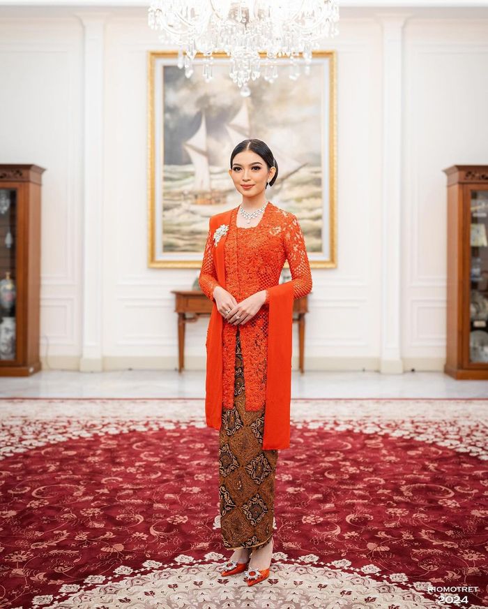 Detail tampilan tradisional Selvi Ananda kenakan kebaya rancangan Biyan.