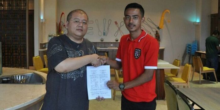  Taufik Hidayat resmi membela Bali United untuk satu musim kedepan. 